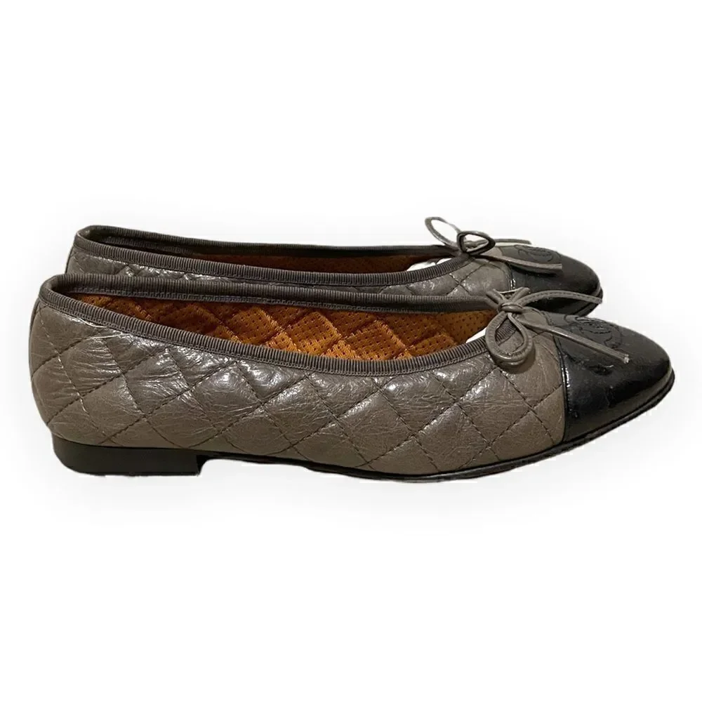 CHANEL Crumpled Calfskin/Patent Quilted CC Cap Toe Ballerina Flats |Size:38|